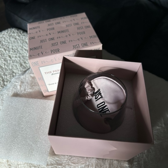 🆕 Stemless Wine Glass with Eye Mask. BRAND NEW in box. - Picture 4 of 4